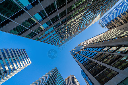 现代办公室眼镜建筑城市风景 在蓝色晴蓝天空下i图片