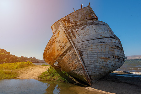 北加利福尼亚州雷耶斯角国家海岸附近遇船难天空蓝色残骸湿地海滩海洋黄金沉船海岸线海岸图片