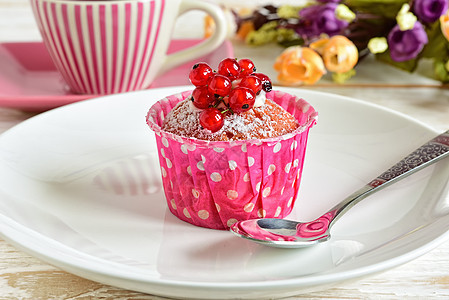 带有椰子的蛋糕派对生日红色粉色磨砂白色盘子食物冰镇美食图片