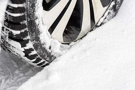 雪中车里的车城市天气土地温度风险暴风雪季节速度安全下雪图片