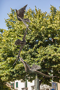 意大利特雷维索的鸟雕像图片