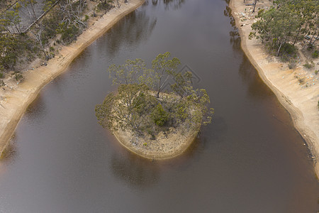 澳大利亚地区干旱影响水库的鸟瞰图植物旅行海岸线灌木丛绿色支撑棕色森林树木林地图片