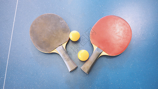 台式网球或乒乓球桌的顶端视图竞争红色白色闲暇活动挑战球拍游戏爱好木头图片