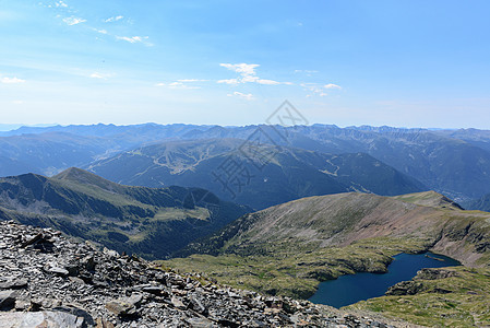 比利尼美丽的山地景观森林山脉登山石竹岩石地标旅游天空石头高度图片