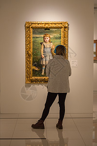 博物馆的访客该博物馆尚存房间艺术展览纪念品画廊秀场旅行雕塑杰作收藏图片