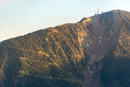 科马佩德罗北部瓦尔的自然社区地貌地标山景旅游森林远足旅行风景全景草地高山图片