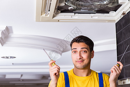 修理天顶空调机房维修修理工力量男人检查男性电气护发素工程师交流电冷气机加热器图片