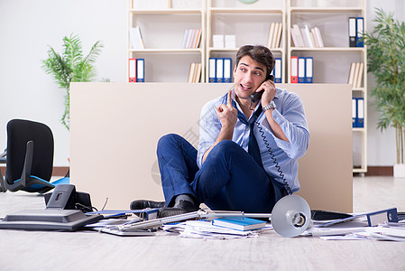 商务人士对许多电话打来感到沮丧工人超载压力服务台操作员帮助人士地面商业办公室图片