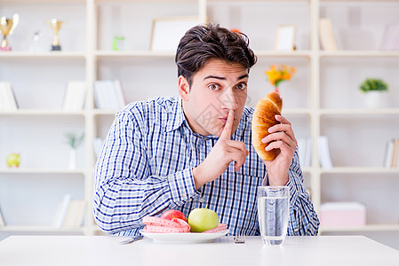 人类在饮食中有健康食物和面包的两难境地仪表男人营养蔬菜早餐沉默烹饪餐厅饥饿损失图片