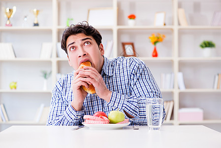 人类在饮食中有健康食物和面包的两难境地盘子营养困境男人蔬菜包子餐厅重量早餐排毒图片