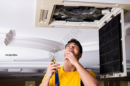 修理天顶空调机房维修修理工公寓交流电服务压缩机加热器器具状况力量男性工程师图片