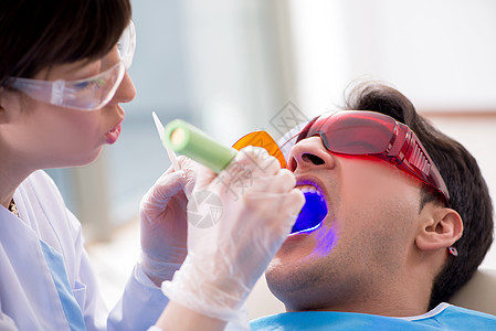 病人看牙医 进行定期检查和补足医院手术乐器检查医生临床考试药品外科牙疼图片