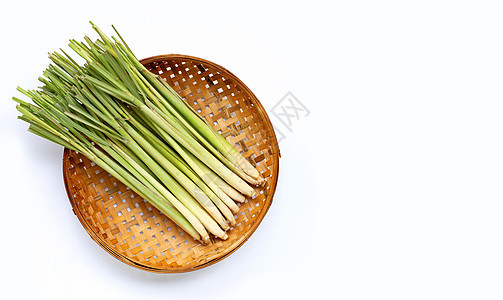 鲜柠檬草 在白背的木竹子篮子里食物香料草本植物自然柠檬疗法植物群热带香茅烹饪背景图片