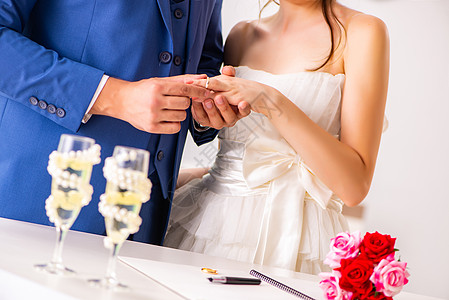 与妻子和丈夫结婚仪式合同家庭眼镜已婚女性夫妻协议证书戒指幸福图片