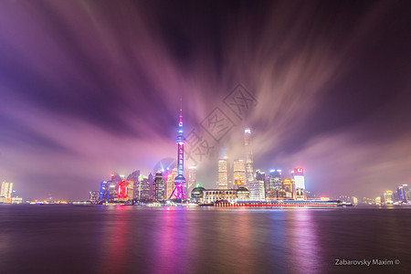 夜里上海天线 路家井商业区图片