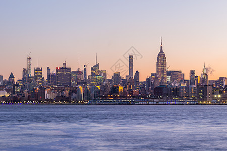 曼哈顿市风景在黎明的清晨黄昏 新年图片