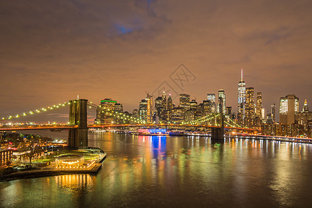 纽约天际和布鲁克林夜桥图片