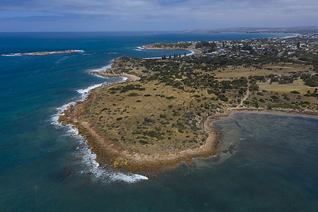 澳大利亚南澳大利亚州大澳大利亚湾鸟瞰图木头林地海岸海洋岩石衬套树木村庄潮汐森林图片