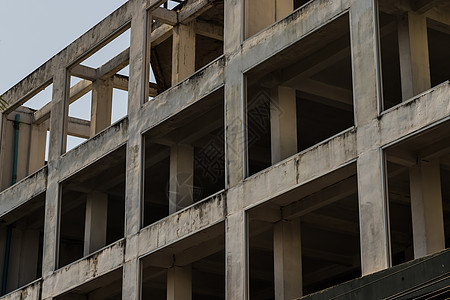 建有广场和几何建筑结构的建筑图案图片