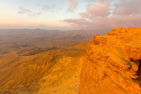 玛赫泰什craterRamon的悬崖和地貌日出景色峡谷侵蚀旅行沙漠砂岩公园地质学陨石岩石地标图片