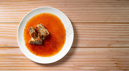 木本底番茄酱罐头鱼营养罐头背景盘子养护香料贮存午餐烹饪用餐图片