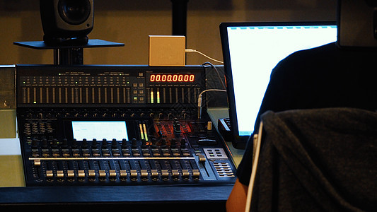 模拟音频混音器控制器面板娱乐纽扣播送打碟机立体声工作室均衡器安慰收音机音乐背景图片