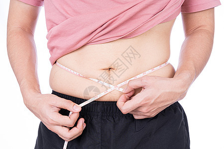胖子用白色的测量胶带衡量腰部 在白色背景上被孤立 饮食生活方式 体重减退 胃肌肉 健康的概念脂肪男性暴饮暴食腰围腹部身体损失尺寸图片