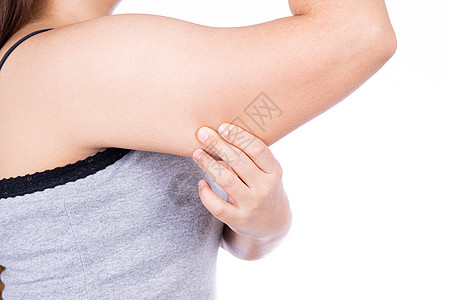 女人抱着过度肥胖的手臂 女人捏手臂脂肪松弛的皮肤 减肥 苗条的身材 健康的生活方式理念肌肉损失女性二头肌组织身体运背景图片