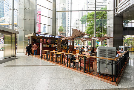 在泰国曼谷市塔的咖啡店里 装满星巴克品牌咖啡馆标识建筑专营食物咖啡商业餐厅地标图片