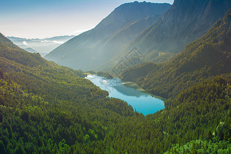 西班牙比利牛斯人徒步旅行时的视角 观景 观视和自然及风貌与景观天空顶峰森林风景旅游荒野环境山脉公园远足图片