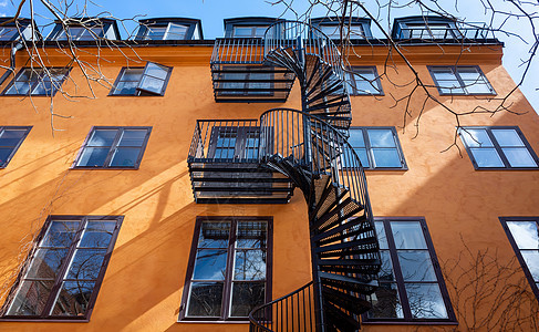 瑞典首都的景观出口火灾建筑学白色圆形黑色螺旋楼梯逃生脚步图片