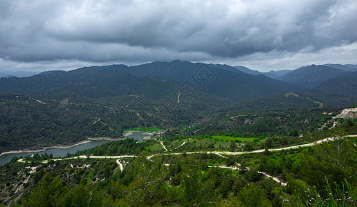 塞浦路斯岛的地貌景观天空农村爬坡海洋场景木头山腰全景旅行天线图片