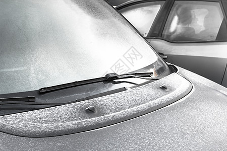 特写一辆冰冷的汽车冷冻窗户水晶磨砂镜子尾灯天气季节车辆挡风玻璃图片