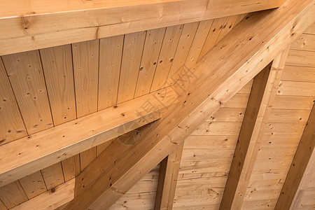 带暴露光束的木天花板天花板建筑房间屋顶桁架横梁木材建筑学材料椽子图片