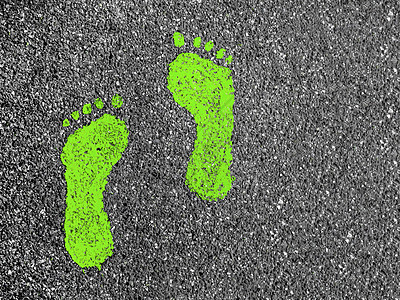 沥青上的绿色足迹小路交通黑色城市旅行脚步街道路线打印脚步声图片
