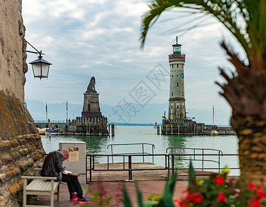 德国琳杜巴伐利亚狮子和灯塔建筑假期地标旅行海岸雕像林道天空联盟港口图片