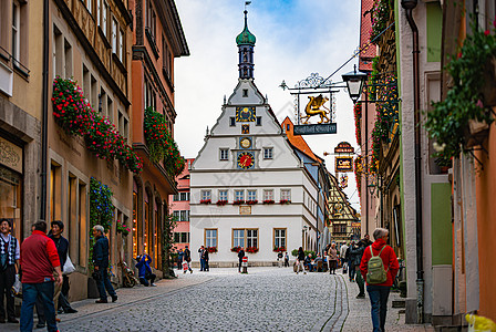 德国巴伐利亚罗森堡市历史建筑房子街道住宅地标咖啡店文化天空城市图片