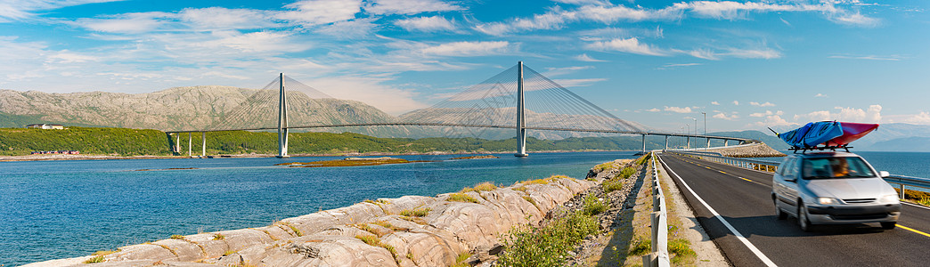 挪威 欧洲和挪威的桥梁公路上的汽车地形蓝色全景岩石旅行小路驾驶天空风景旅游图片