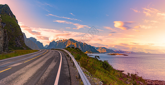 挪威和欧洲的空路 日落旅行汽车全景旅游运输太阳场景蓝色天空路线爬坡图片