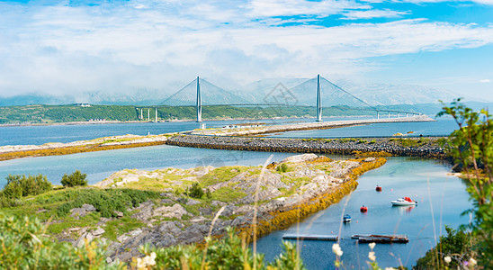 挪威 欧洲的汽车桥全景国家小路车辆天空风景地形驾驶旅行蓝色爬坡图片