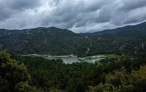 塞浦路斯岛的地貌景观高山山腰天空木头爬坡树木天线山坡森林风景图片