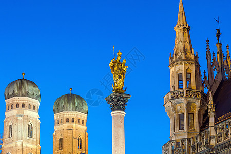 以著名的金色和平天使为首的  和平专栏中心全景吸引力大厅正方形景观教会市中心建筑广场图片