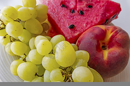 桃子 西瓜和盘子里的葡萄果静物热带小吃团体早餐水果收藏食物甜点营养图片