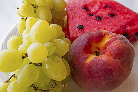 桃子 西瓜和盘子里的葡萄果甜点维生素团体小吃热带活力水果叶子食物营养图片