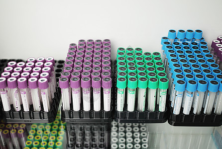 对血液和其他液体进行各种检验的带有彩色盖子的医疗测试管科学研究乐器医院疾病生物临床验血医生诊所图片
