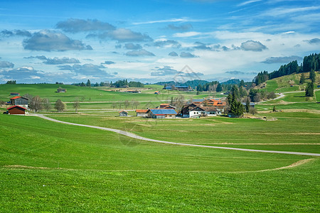乡边 山区 绿草田和瑞典的住宅假期土地高山风景山脉场地森林旅游农场天空图片