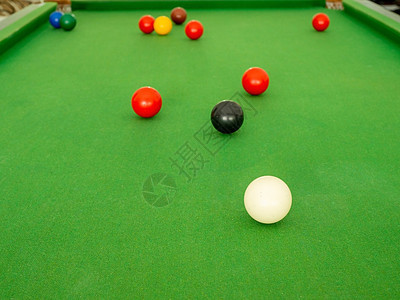 绿餐桌上的Snooker球摄影乐趣绿色框架酒吧游戏活动台球桌运动桌子图片