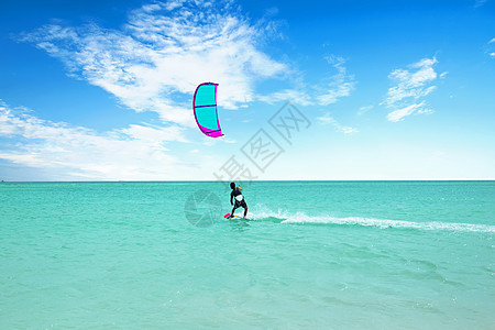 风筝冲浪行动海浪高清图片