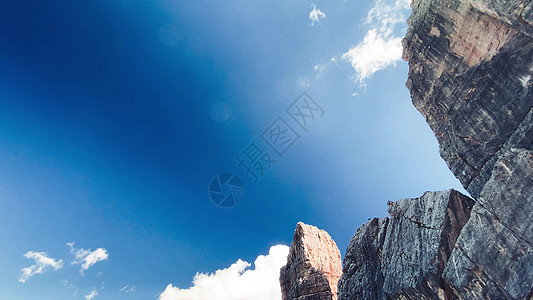 意大利阿尔卑斯山 五塔山峰荒野旅游地方目的地地标爬坡山峰场景山脉森林图片