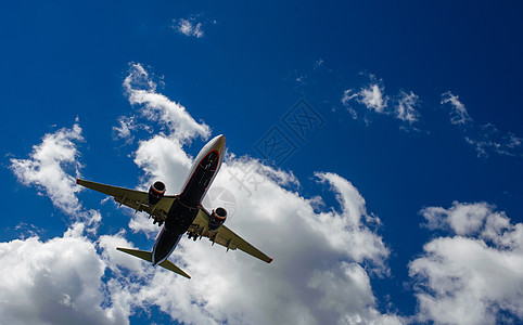 天空中的飞机航班运输技术商业旅游跑道机场乘客航空旅行图片